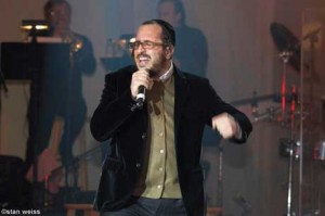 Lipa Schmeltzer is a rapper, a wedding singer, a chasidic superstar — and a 34-year-old undergraduate.